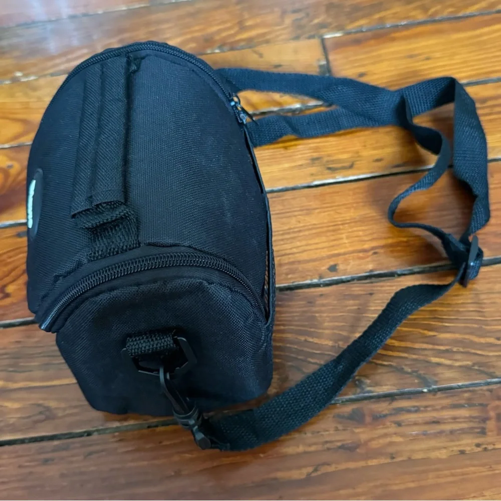 Digpro Compact Fit Design Deluxe Gadget Bag for Cameras/Camcorders Black